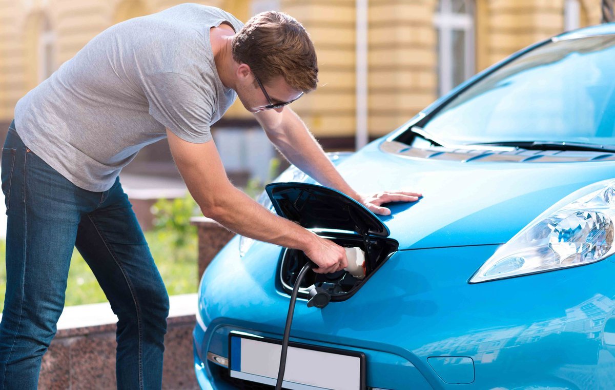 Rechtliche Anforderungen für den Online-Kauf von Elektroautos in Deutschland